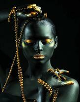 Без бренда «Девушка в черно-золотом макияже» в Комсомольске-на-Амуре в интернет-магазине  Без бренда «Девушка в черно-золотом макияже» в Комсомольске-на-Амуре