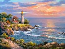 Заходящее в море солнце у маяка